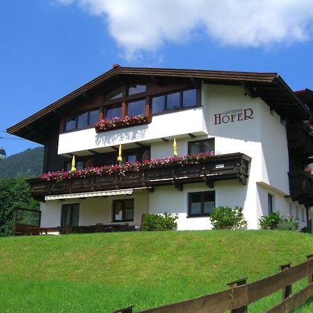 Gastehaus Hofer Apartment Brixen im Thale Luaran gambar